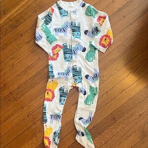 💕NWOT Playful Animal Print Kids Footie